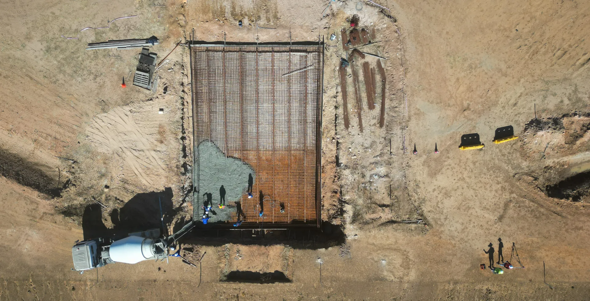 Silt trap construction for mining infrastructure